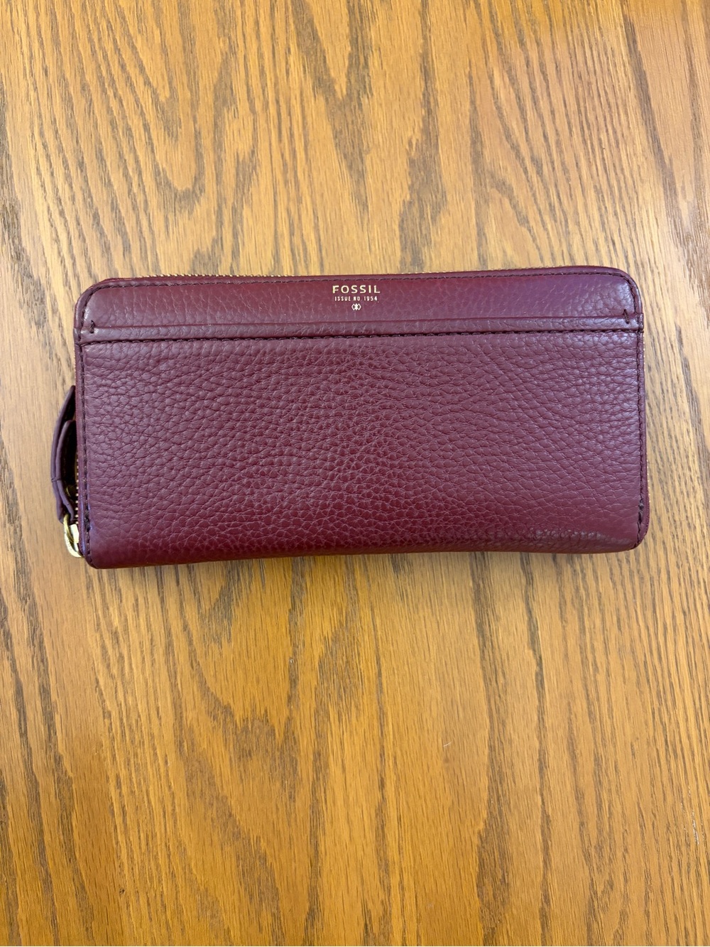 Fossil Women's Pebbled Zip Wallet in Burgundy Wine